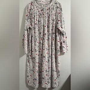 Aria Floral Cardinal Print Robe Housecoat Size 2X 18-20 Red Black White. SKU 22